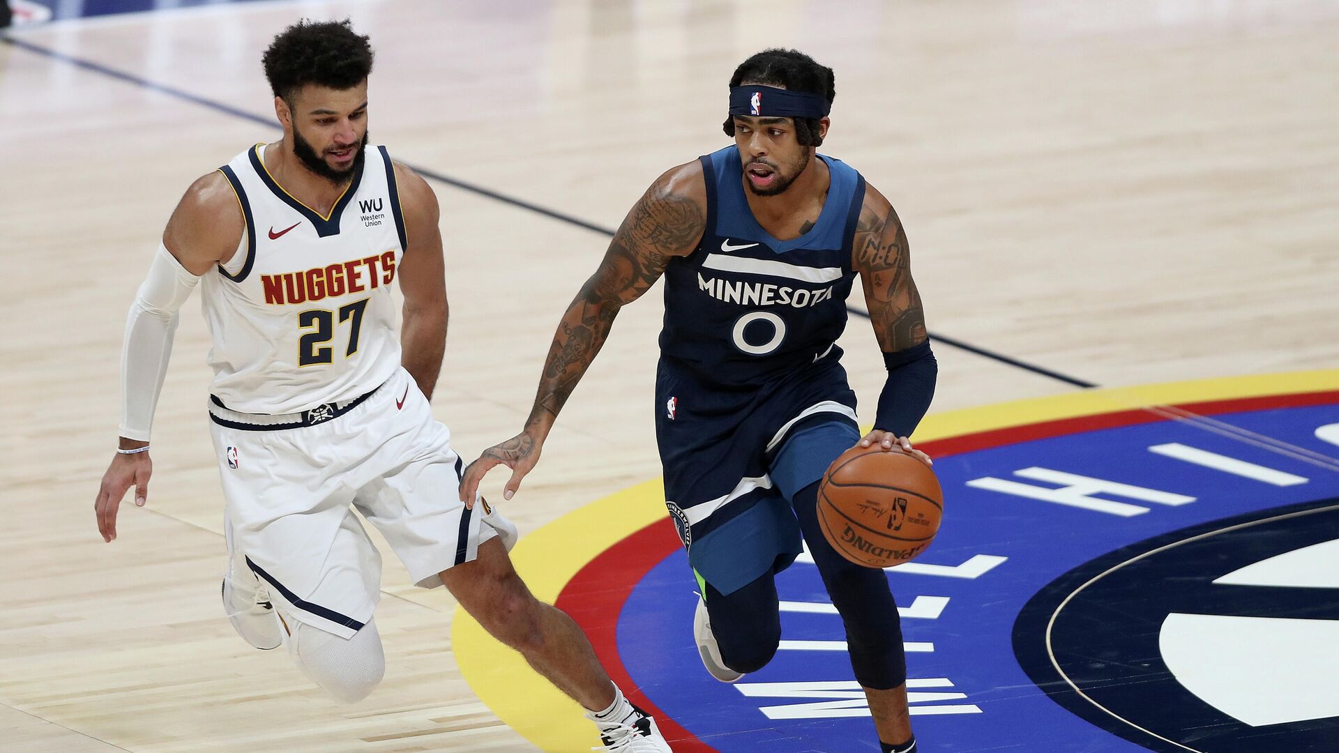 DENVER, COLORADO - JANUARY 05: D'Angelo Russell #0 of the Minnesota Timberwolves drives against Jamal Murray #27 of the Denver Nuggets in the third quarter at Ball Arena on January 05, 2021 in Denver, Colorado. NOTE TO USER: User expressly acknowledges and agrees that, by downloading and or using this photograph, User is consenting to the terms and conditions of the Getty Images License Agreement.   Matthew Stockman/Getty Images/AFP - РИА Новости, 1920, 06.01.2021