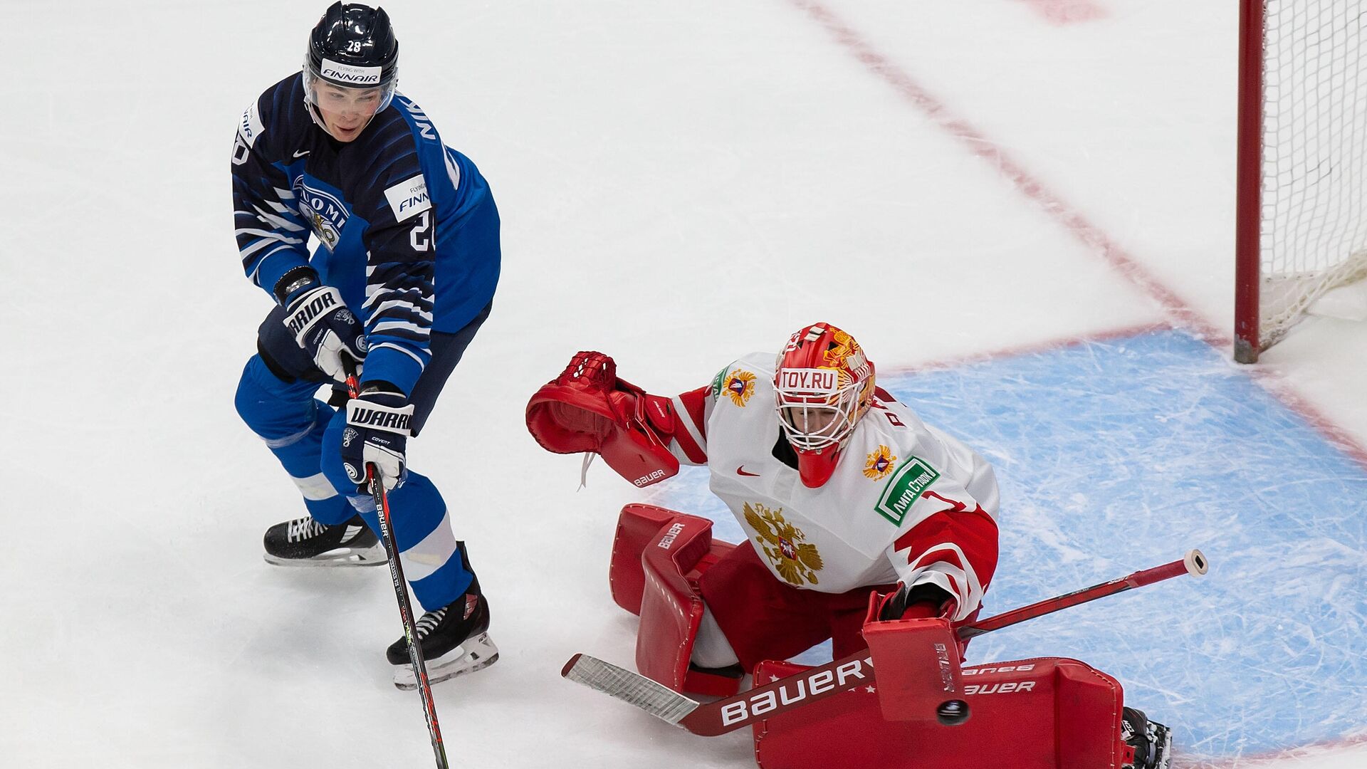 EDMONTON, AB - JANUARY 05: Goaltender Yaroslav Askarov #1 of Russia skates against Henri Nikkanen #28 of Finland during the 2021 IIHF World Junior Championship bronze medal game at Rogers Place on January 5, 2021 in Edmonton, Canada.   Codie McLachlan/Getty Images/AFP - РИА Новости, 1920, 06.01.2021