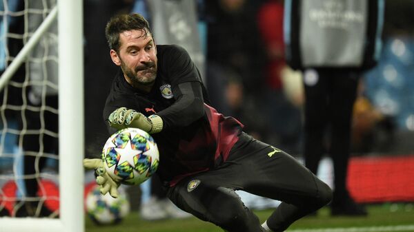 Manchester City's English goalkeeper Scott Carson warms up ahead of the UEFA Champions League football Group C match between Manchester City and Shakhtar Donetsk at the Etihad Stadium in Manchester, north west England on November 26, 2019. (Photo by Oli SCARFF / AFP)