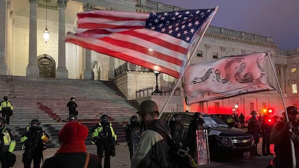 Протестующие у здания Капитолия в Вашингтоне