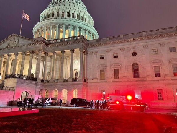 Здание Капитолия в Вашингтоне после протестов