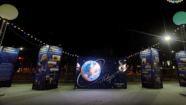 Новогодняя инсталляция, посвященная покорению космоса, в Самаре 