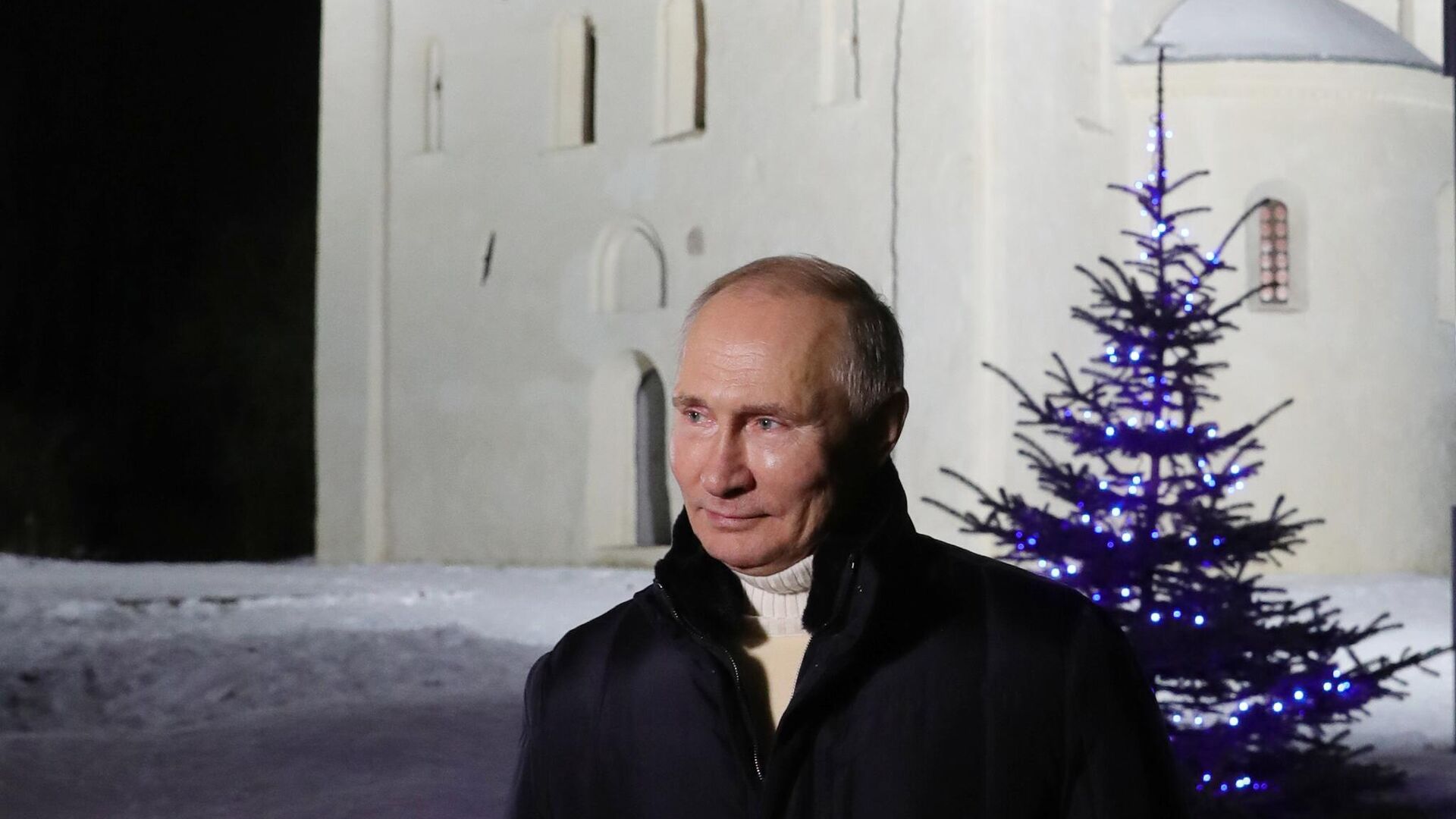 Президент РФ В. Путин посетил Рождественское богослужение - РИА Новости, 1920, 07.01.2022
