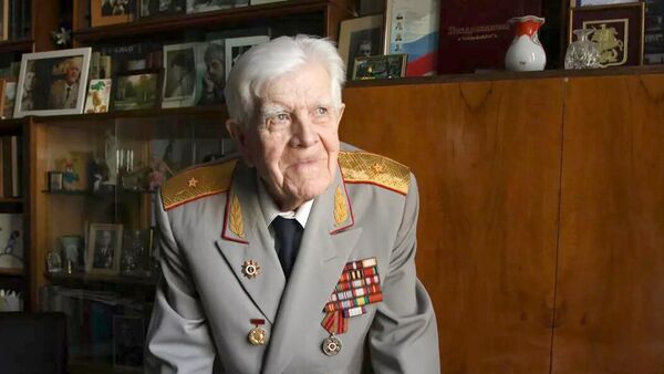 Генерал-майор, ветеран Великой Отечественной войны, член Союза журналистов Москвы Лев Игнатьевич Корзун