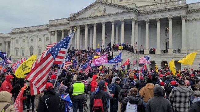 Впервые за 200 лет: Капитолий был захвачен сторонниками Трампа