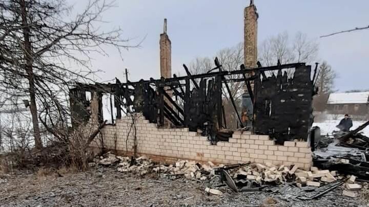 Последствия пожара в жилом доме, расположенном в д. Еремкино Великолукского района Псковской области - РИА Новости, 1920, 10.01.2021