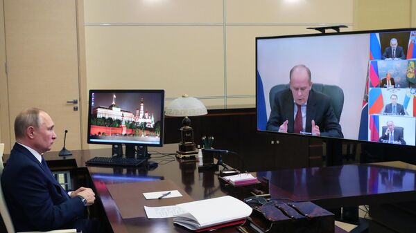 Президент РФ Владимир Путин проводит в режиме видеоконференции совещание, на котором обсуждались вопросы нагорно-карабахского урегулирования и ситуация на Южном Кавказе