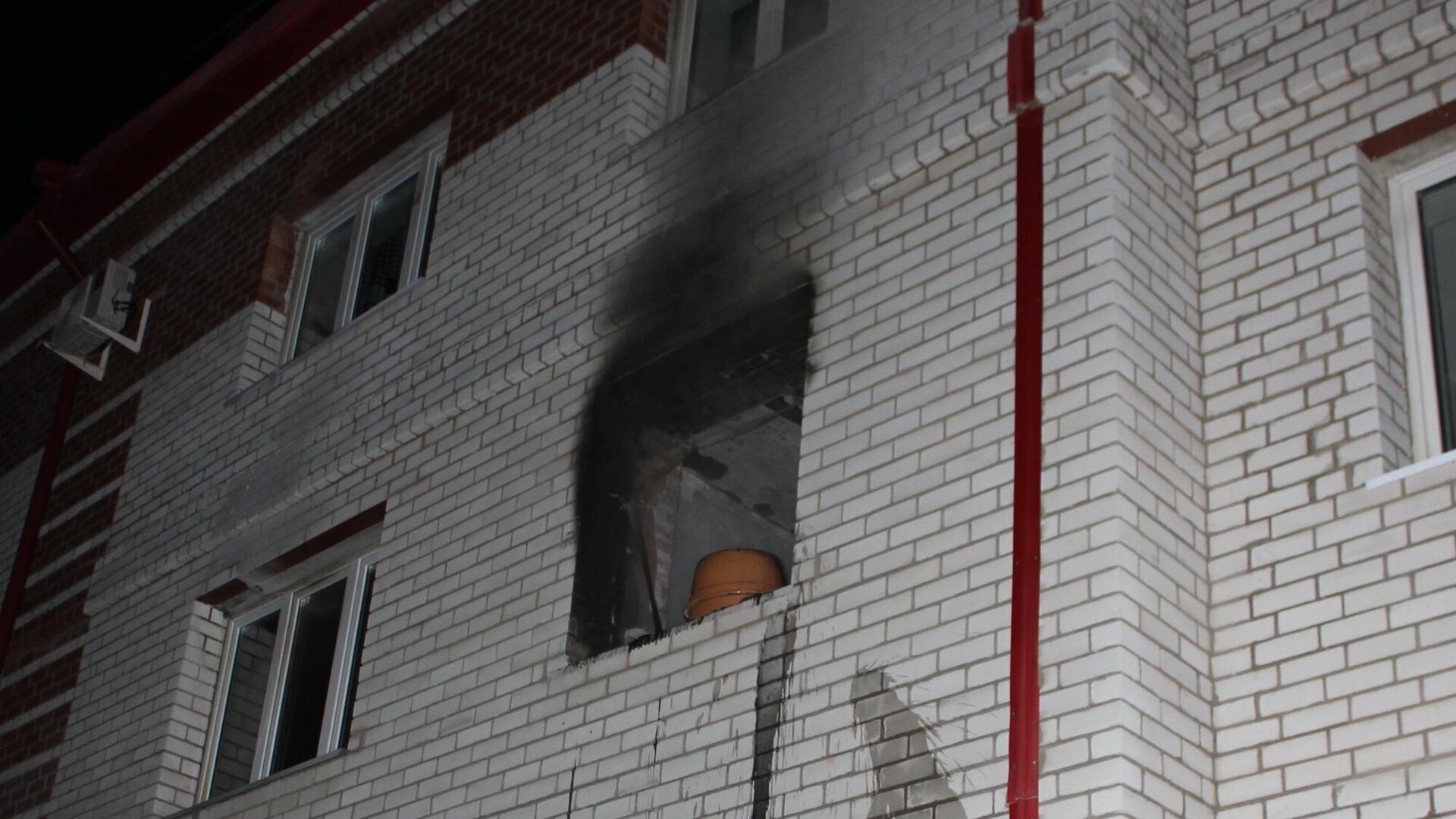 Пожар в трехэтажном жилом доме в Благовещенске, Амурская область - РИА Новости, 1920, 11.01.2021