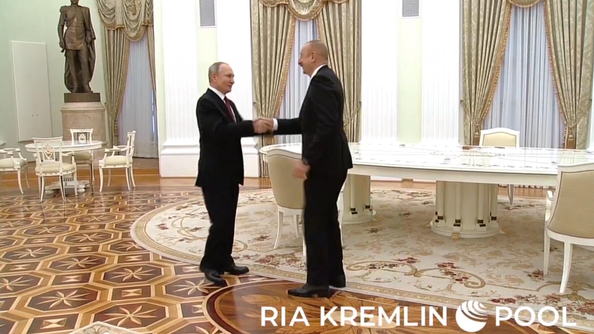 Путин пожал руки Алиеву и Пашиняну перед началом переговоров по Карабаху - РИА Новости, 1920, 11.01.2021