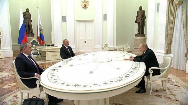 Трехсторонние переговоры в Кремле: Путин оценил нынешнюю обстановку в Карабахе как спокойную