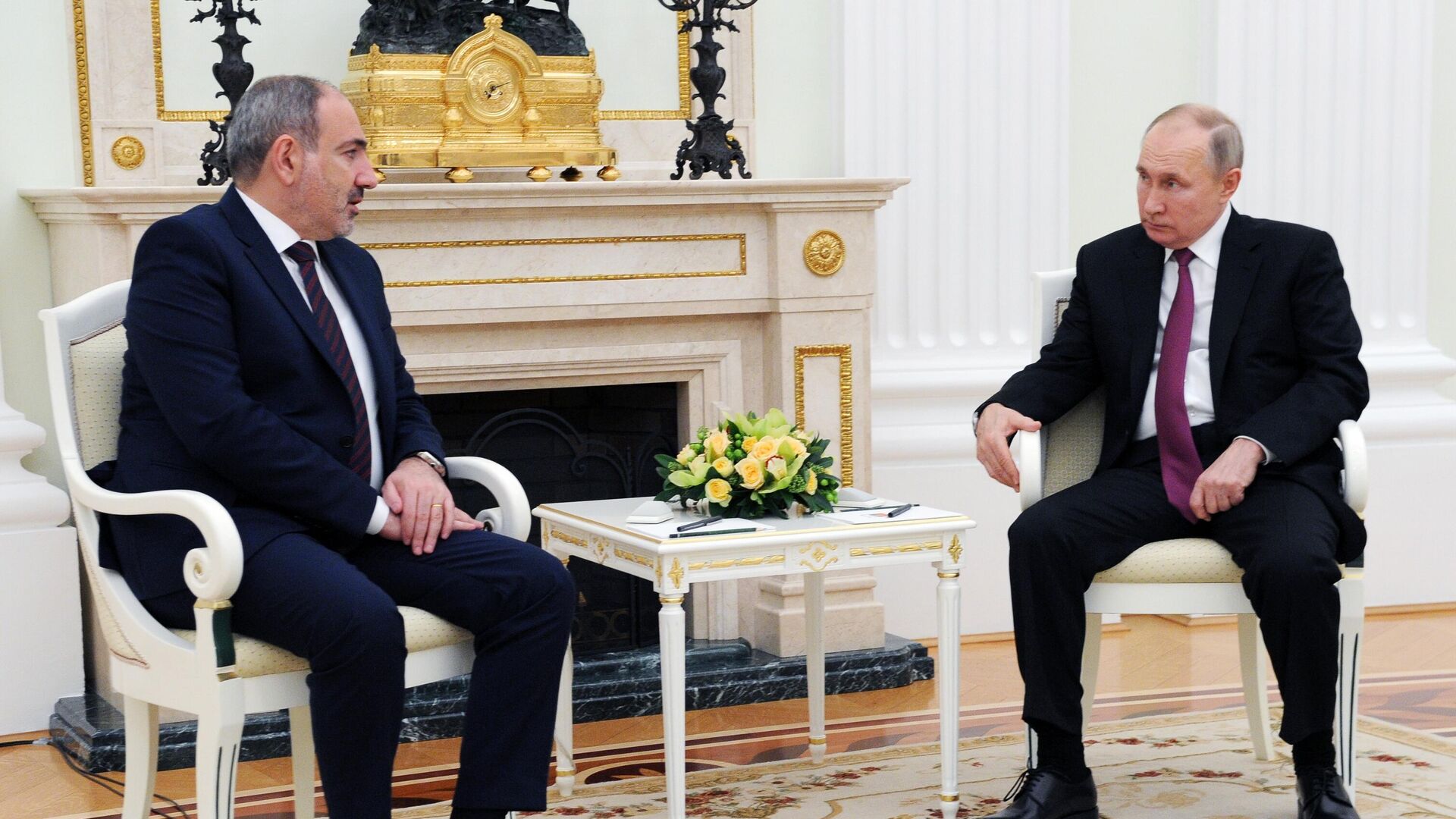 Президент РФ Владимир Путин и премьер-министр Армении Никол Пашинян во время двухсторонней встречи в Кремле - РИА Новости, 1920, 25.02.2021