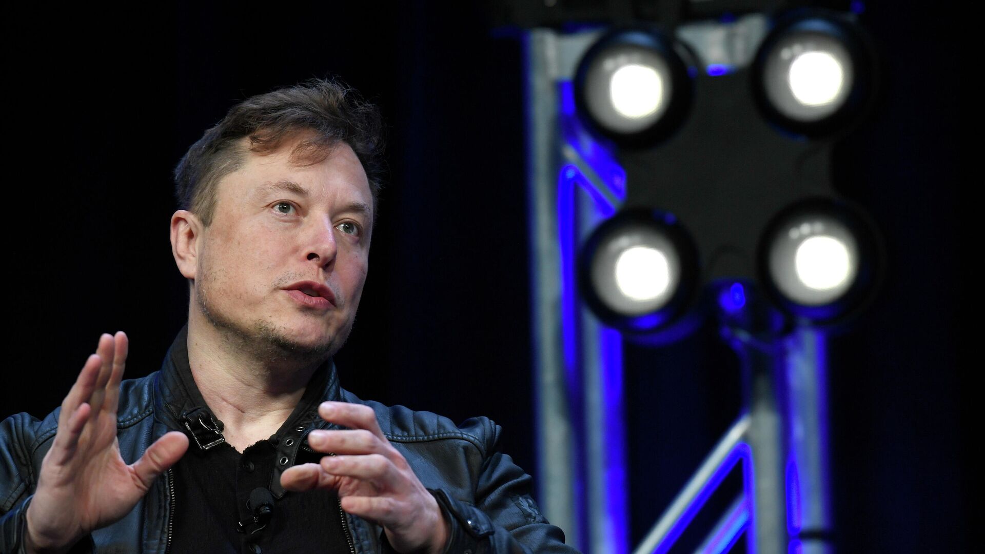 СМИ: Илон Маск продал акции Tesla более чем на один миллиард долларов