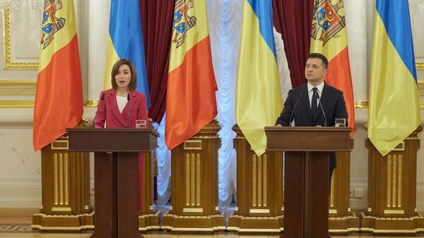 Президент Молдавии Майя Санду и президент Украины Владимир Зеленский во время встречи в Киеве