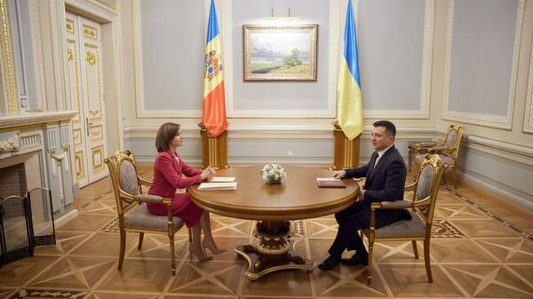 Президент Молдавии Майя Санду и президент Украины Владимир Зеленский во время встречи в Киеве