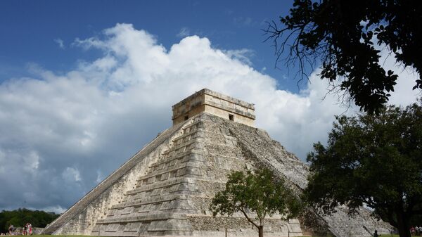 Храм Кукулькана в доколумбовом городе Чичен-Ице цивилизации майя в Мексике