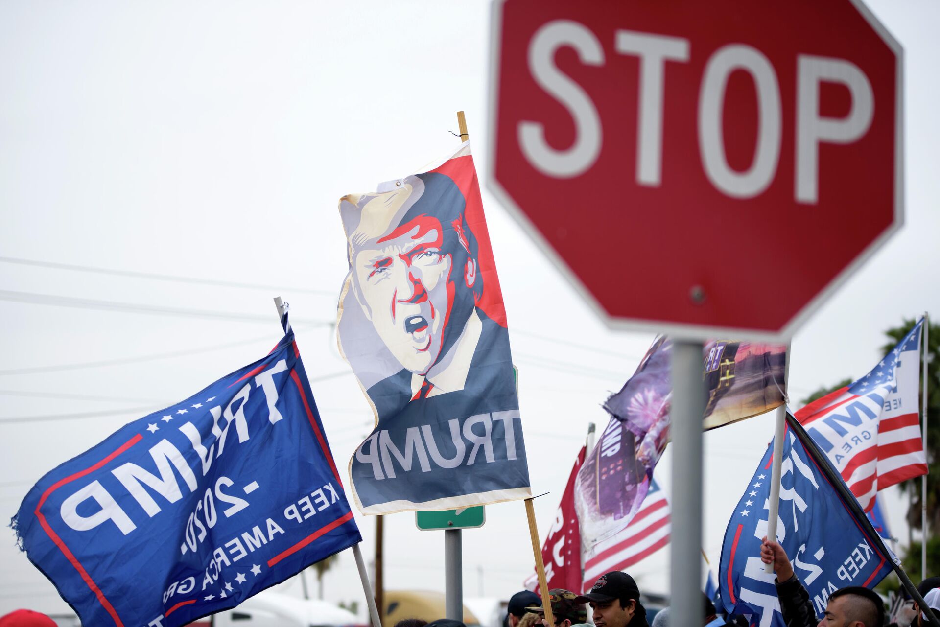 Сторонники президента США Дональда Трампа проводят митинг  - РИА Новости, 1920, 13.01.2021