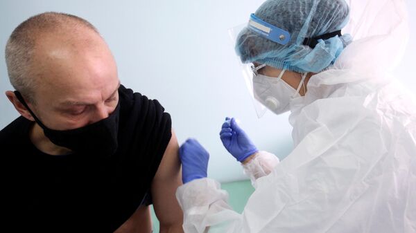 Вакцинация от коронавируса пациента в городской поликлинике №4 в Волгограде
