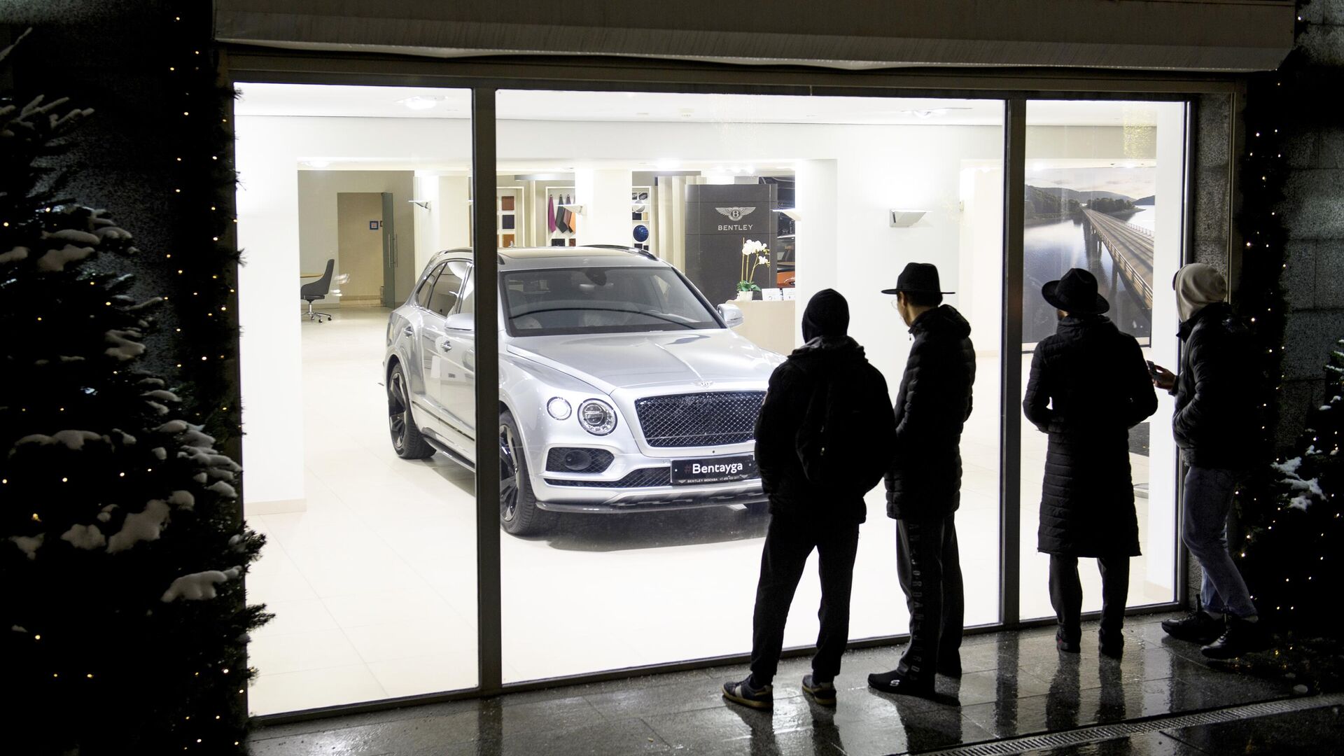 В Госдуме изучат плюсы и минусы проекта о налоге на роскошные автомобили