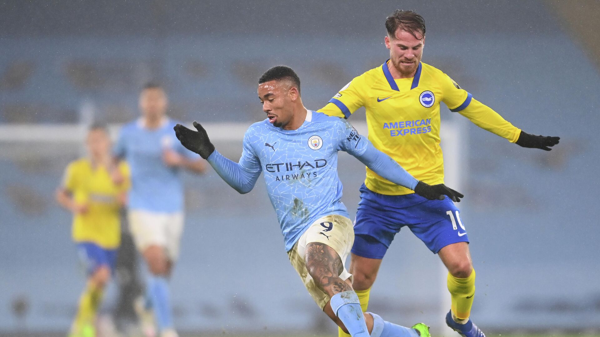 Manchester City's Brazilian striker Gabriel Jesus (2R) vies with Brighton's Argentinian midfielder Alexis Mac Allister (R) during the English Premier League football match between Manchester City and Brighton and Hove Albion at the Etihad Stadium in Manchester, north west England, on January 13, 2021. (Photo by Laurence Griffiths / POOL / AFP) / RESTRICTED TO EDITORIAL USE. No use with unauthorized audio, video, data, fixture lists, club/league logos or 'live' services. Online in-match use limited to 120 images. An additional 40 images may be used in extra time. No video emulation. Social media in-match use limited to 120 images. An additional 40 images may be used in extra time. No use in betting publications, games or single club/league/player publications. /  - РИА Новости, 1920, 13.01.2021