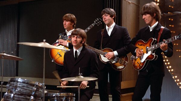 Группа The Beatles перед выступлением на телестудии в Лондоне. 1966 