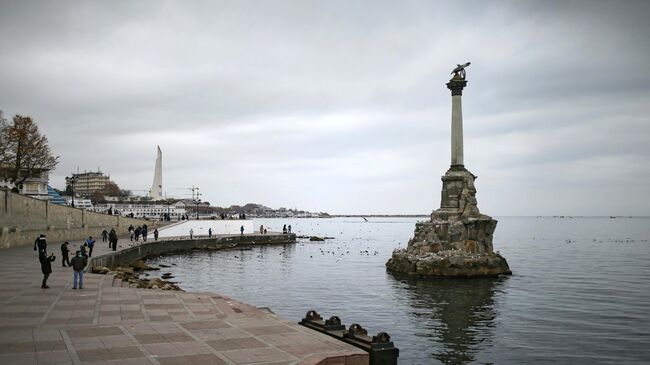 Памятник затопленным кораблям в Севастополе