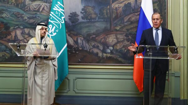 Министр иностранных дел РФ Сергей Лавров и министр иностранных дел Саудовской Аравии Фейсал бен Фархан Аль Сауд во время совместной пресс-конференции 