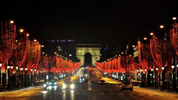 Праздничная иллюминация на Елисейских Полях в Париже