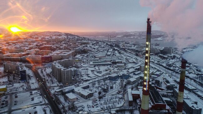 Термометр на трубе Мурманской ТЭЦ