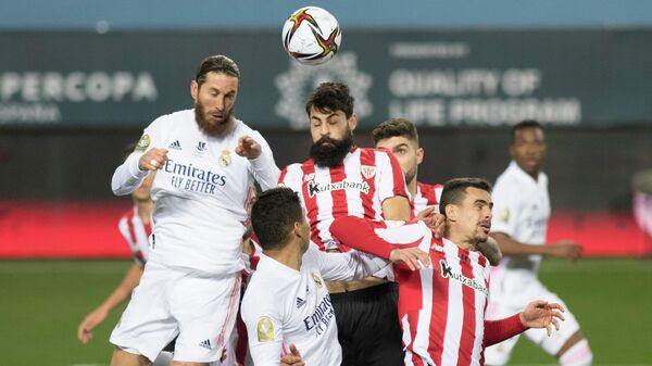 Real Madrid's Spanish defender Sergio Ramos (L) vies with Athletic Bilbao's Spanish forward Asier Villalibre during the Spanish Super Cup semi final football match between Real Madrid and Athletic Club Bilbao at La Rosaleda stadium in Malaga on January 14, 2021. (Photo by JORGE GUERRERO / AFP)