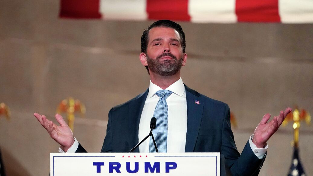 Сын Трампа высмеял публичные выступления Харрис