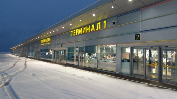 Снегопад в аэропорту Краснодара