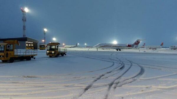 Кадры очистки от снега  аэропорта Краснодар