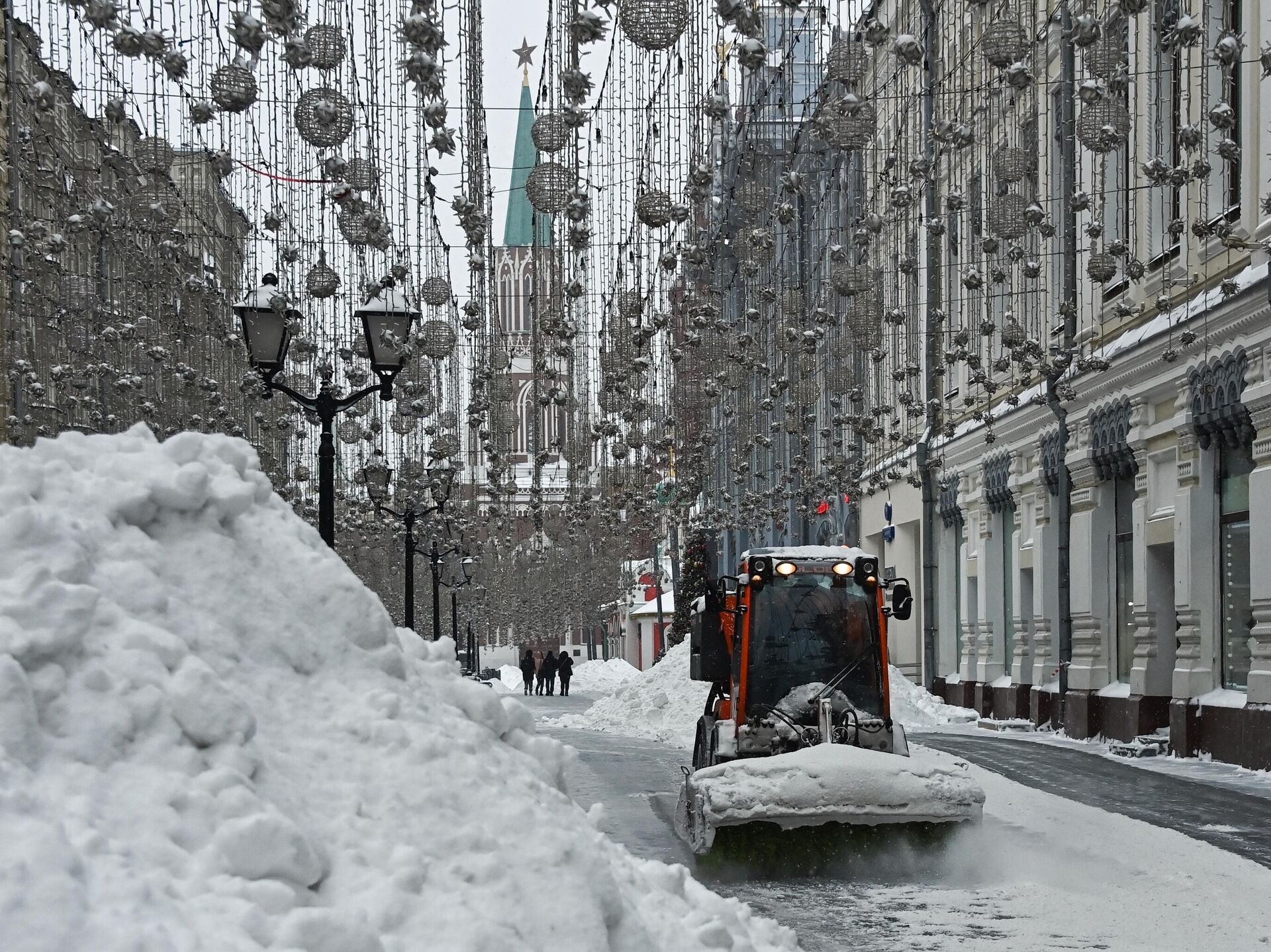 4 декабря снег. Москва снегопад 2021. Сугробы в Москве. Снег в Москве. Сильнейший снегопад в Москве.