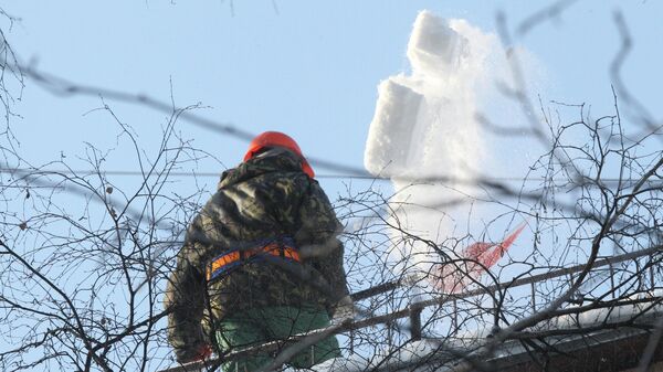 Снег проломил крышу еще одного дома во Владимирской области