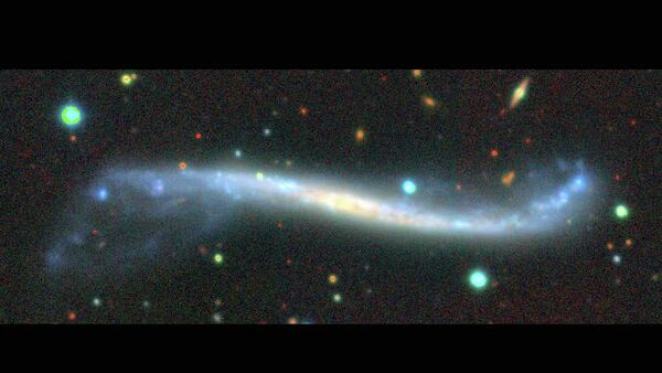 Самая известная галактика с волнообразным искривлением — галактика-интеграл UGC 3697 в созвездии Жирафа
