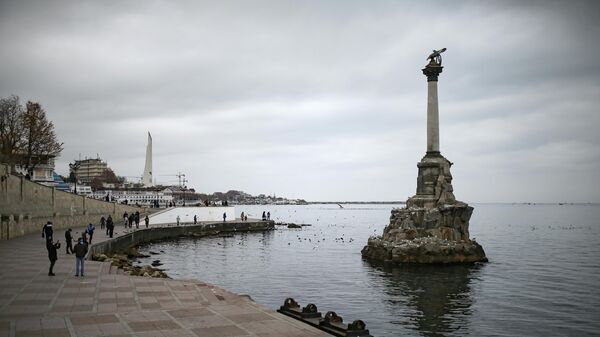 Памятник затопленным кораблям в Севастополе