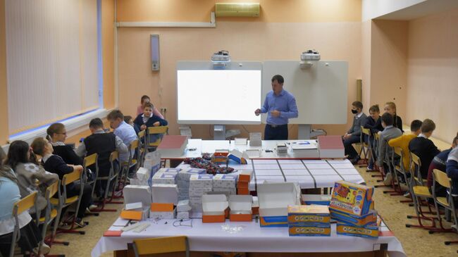 Учащиеся на уроке в школе №429 в Москве
