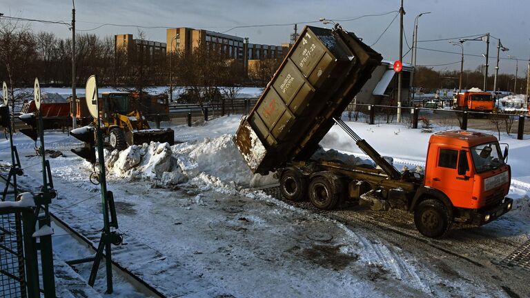 Работа снегоплавильных пунктов в Москве