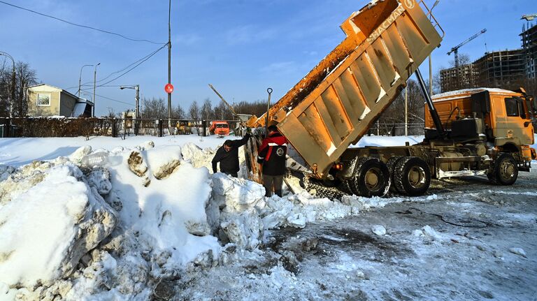 Работа снегоплавильных пунктов в Москве