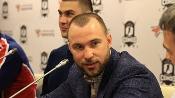 Российский боксер Александр Беспутин на пресс-конференции
