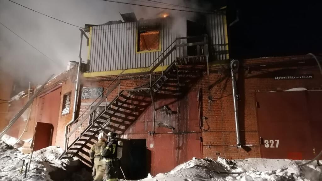 Пожар в гаражном комплексе Дзержинского района Новосибирска - РИА Новости, 1920, 19.01.2021