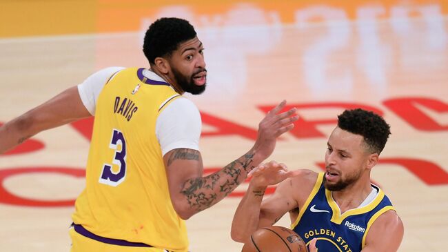 LOS ANGELES, CALIFORNIA - JANUARY 18: Stephen Curry #30 of the Golden State Warriors loses control of the ball as he is guarded by Anthony Davis #3 of the Los Angeles Lakers during a 115-113 Warriors win on Martin Luther King Jr. Day at Staples Center on January 18, 2021 in Los Angeles, California. NOTE TO USER: User expressly acknowledges and agrees that, by downloading and/or using this Photograph, user is consenting to the terms and conditions of the Getty Images License Agreement. Mandatory Copyright Notice: Copyright 2021 NBAE   Harry How/Getty Images/AFP