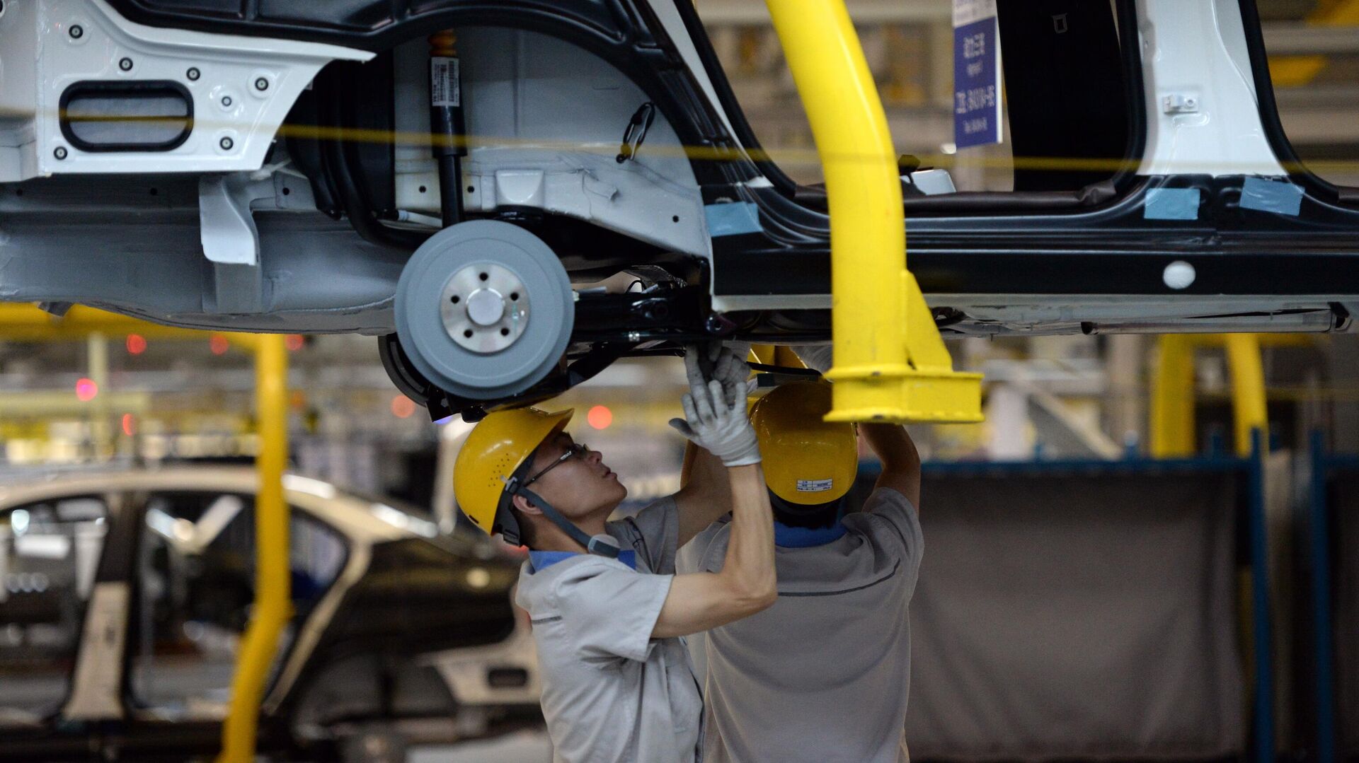 First automotive works. FAW Volkswagen China. First Automotive works автомобилестроительные компании Китая. Car makers.