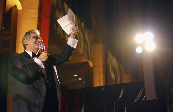 Пласидо Доминго выступает после открытия 18-го сезона Лос-Анджелесской оперы