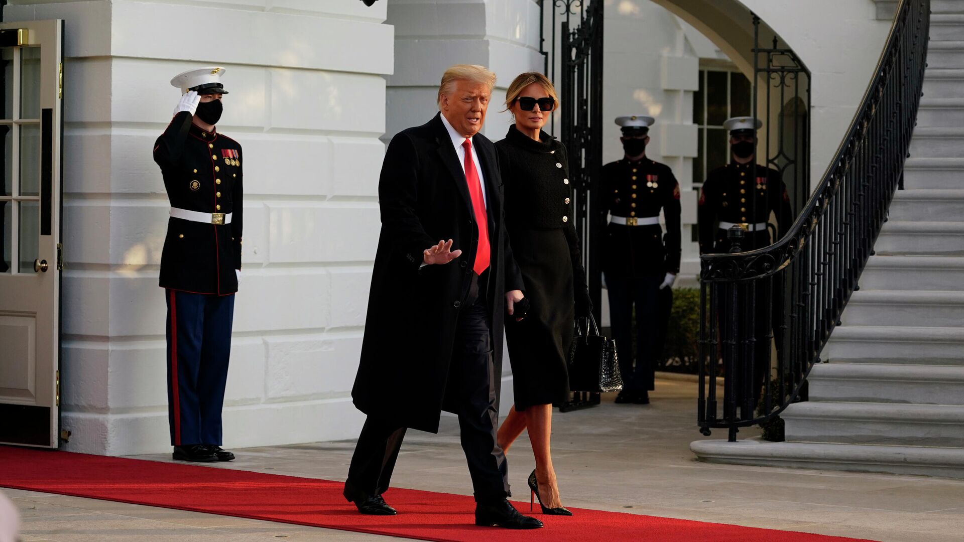 Президент США Дональд Трамп и его супруга Меланья покидают Белый дом - РИА Новости, 1920, 31.03.2021