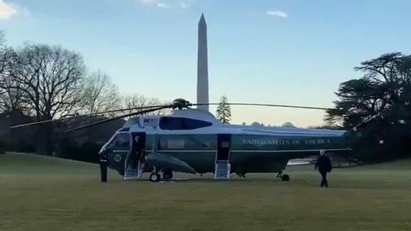 Трамп направился к вертолету, покидая Белый дом перед инаугурацией Байдена