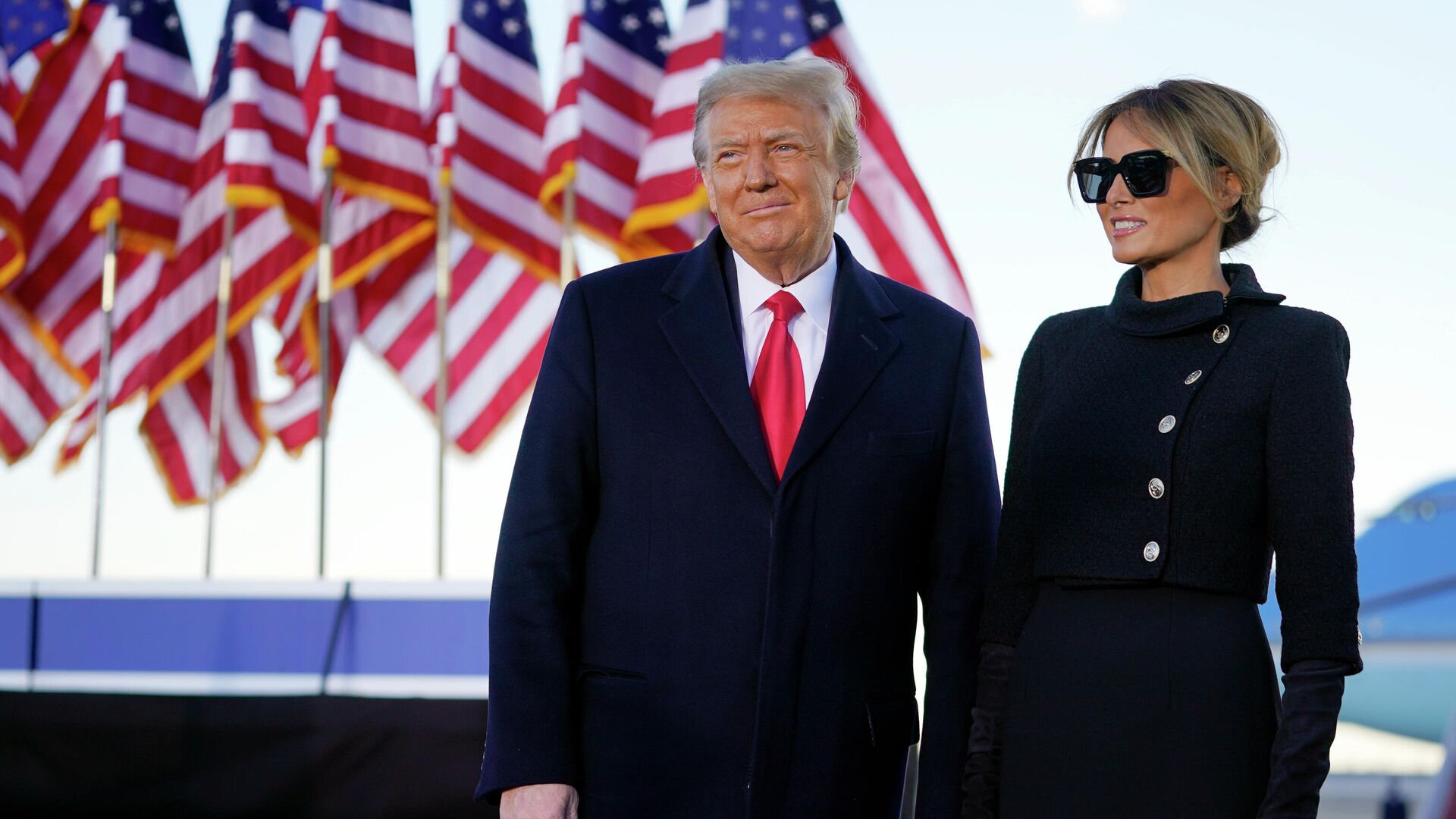 Президент США Дональд Трамп и первая леди Мелания Трамп во время выступления на базе Эндрюс, штат Мэриленд - РИА Новости, 1920, 20.01.2021