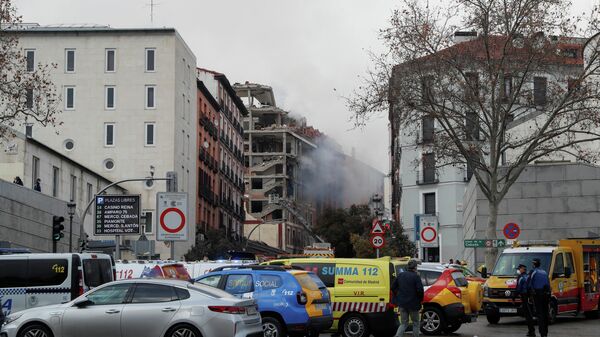 Разрушенное в результате взрыва здание в Мадриде