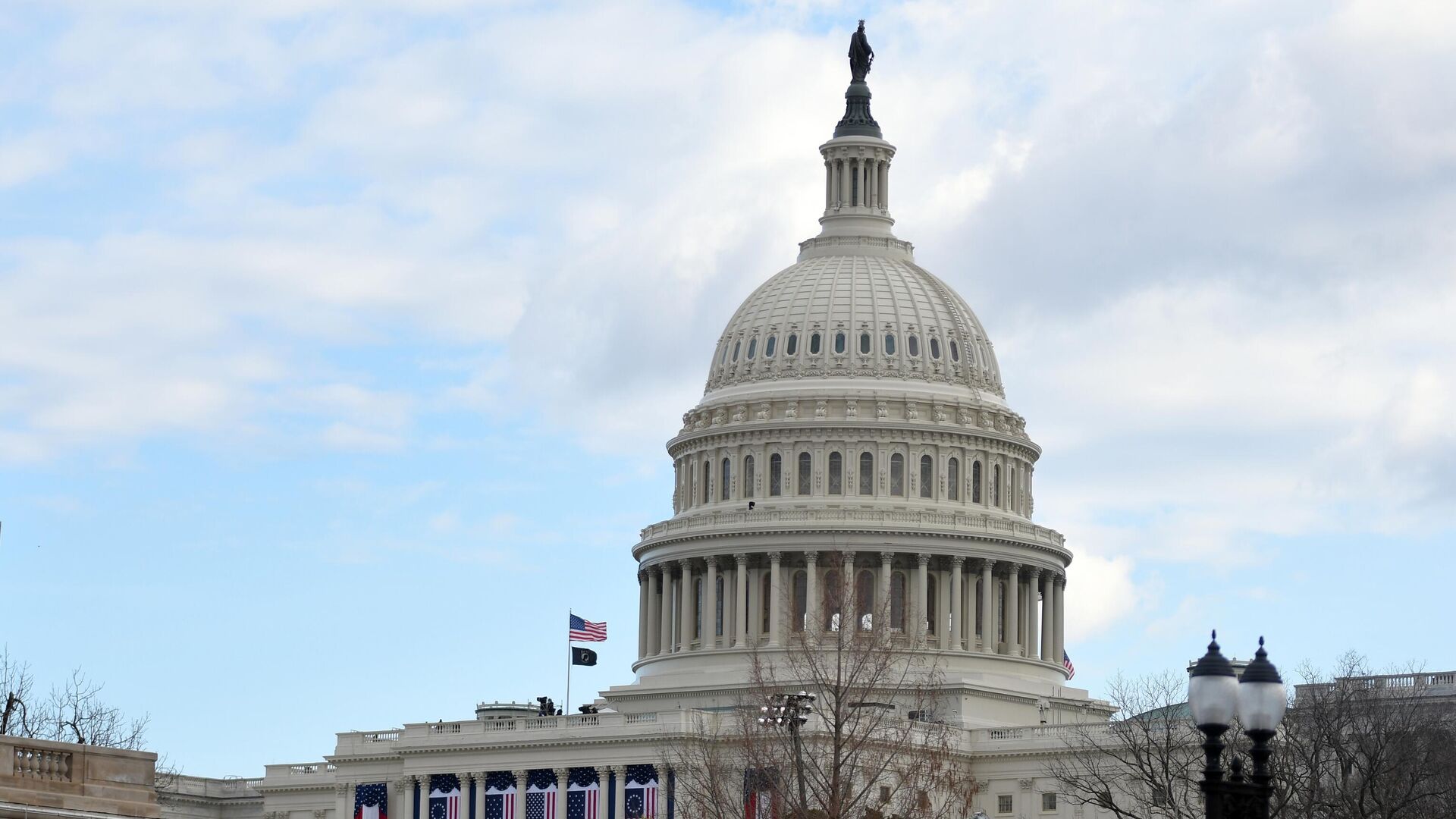 Здание Капитолия в Вашингтоне перед началом инаугурации избранного президента США Джо Байдена - РИА Новости, 1920, 06.03.2022