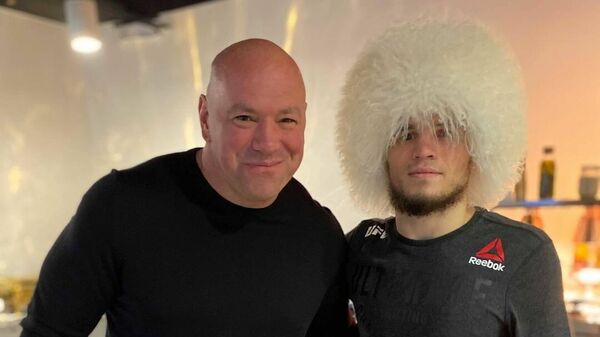 Глава UFC Дэйна Уайт (слева) и Умар Нурмагомедов